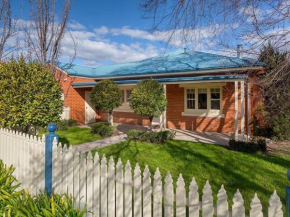 'Ampleforth East', Albury